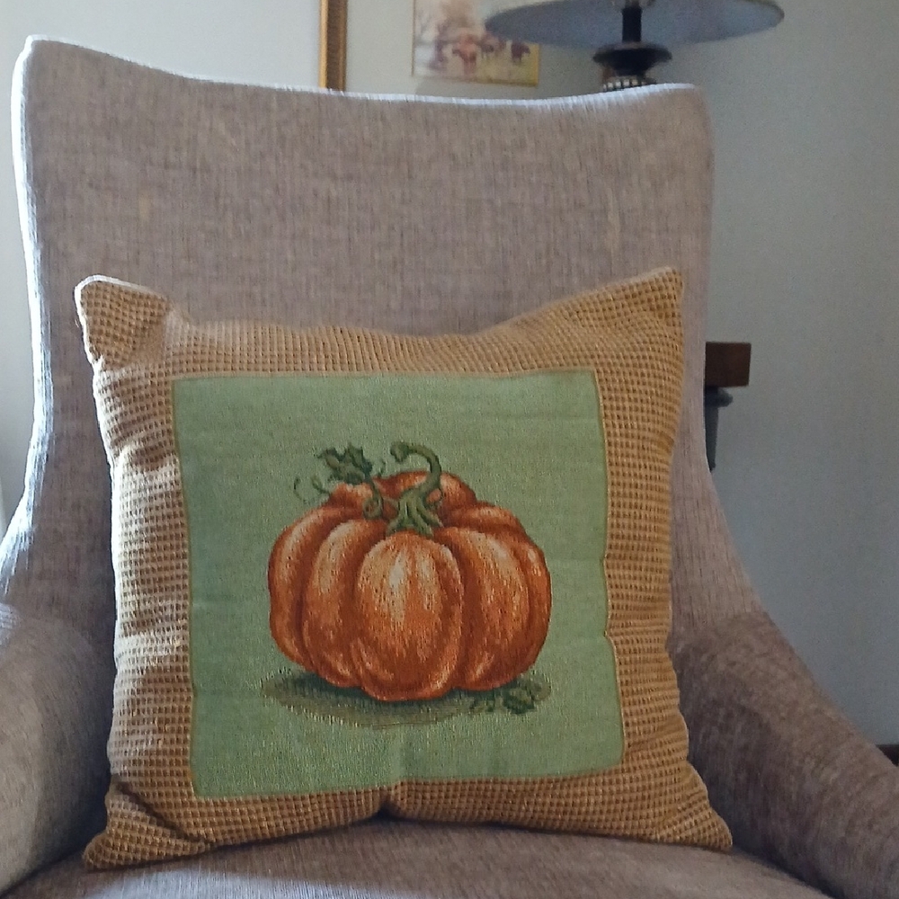 Pumpkin Design Throw Pillow